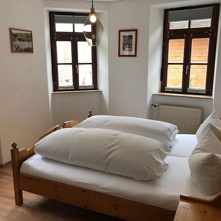 Gasthof Zum Schiff Obereisenheim Luaran gambar