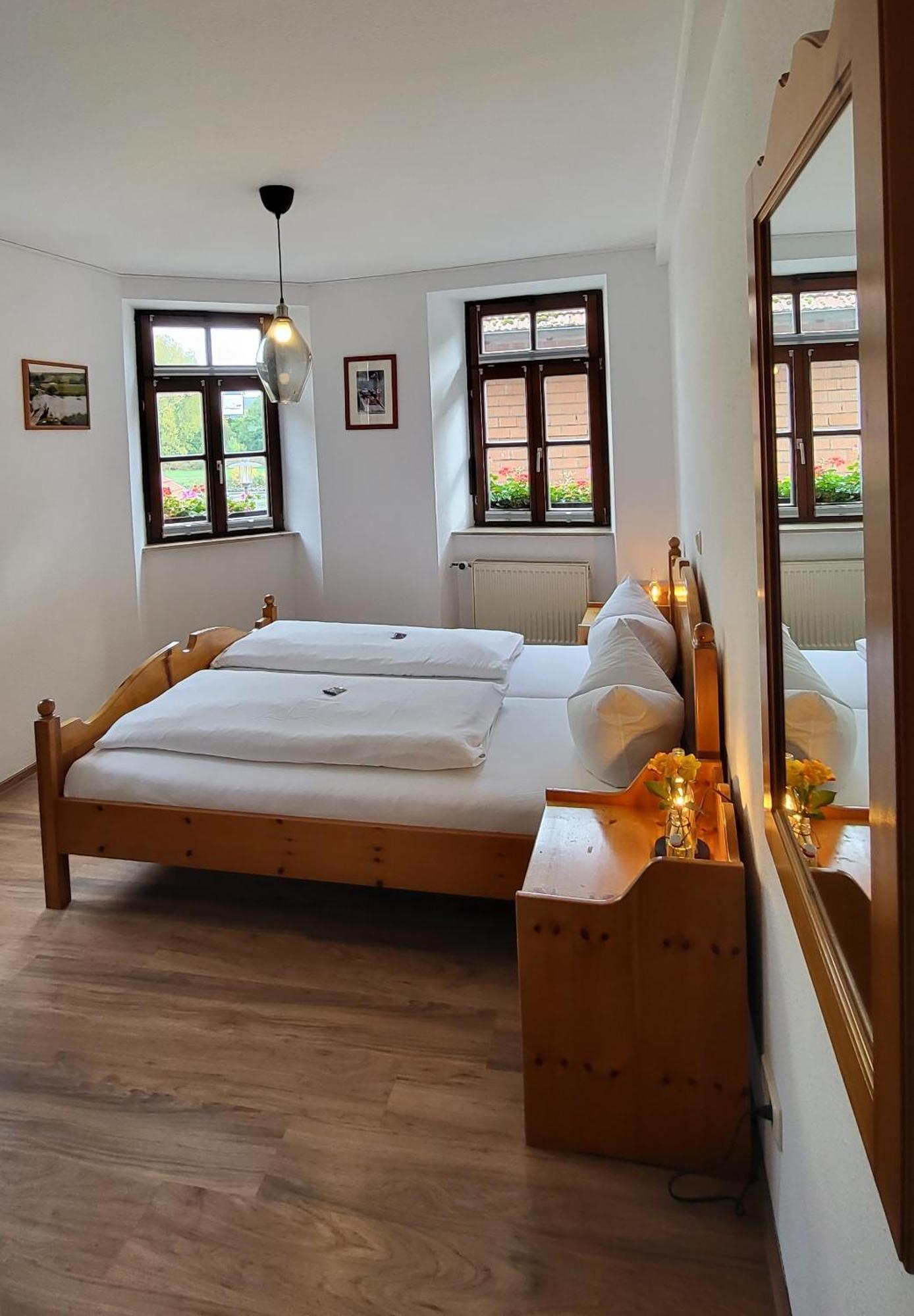 Gasthof Zum Schiff Obereisenheim Luaran gambar